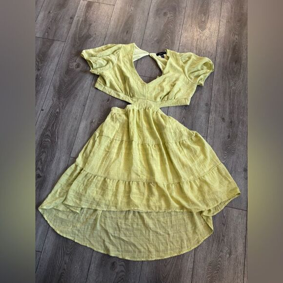 Forever 21 beautiful Cut-Out Dress - Picture 1 of 3